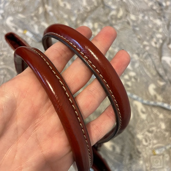 Nine & Co. Giraffe Print Tote with Red Trim & Matching Wallet - Picture 5 of 16